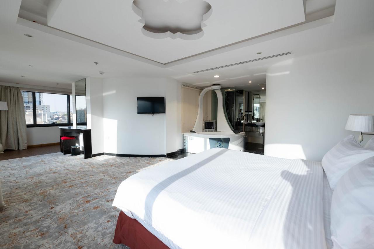 Mira Business Hotel Riad Exterior foto