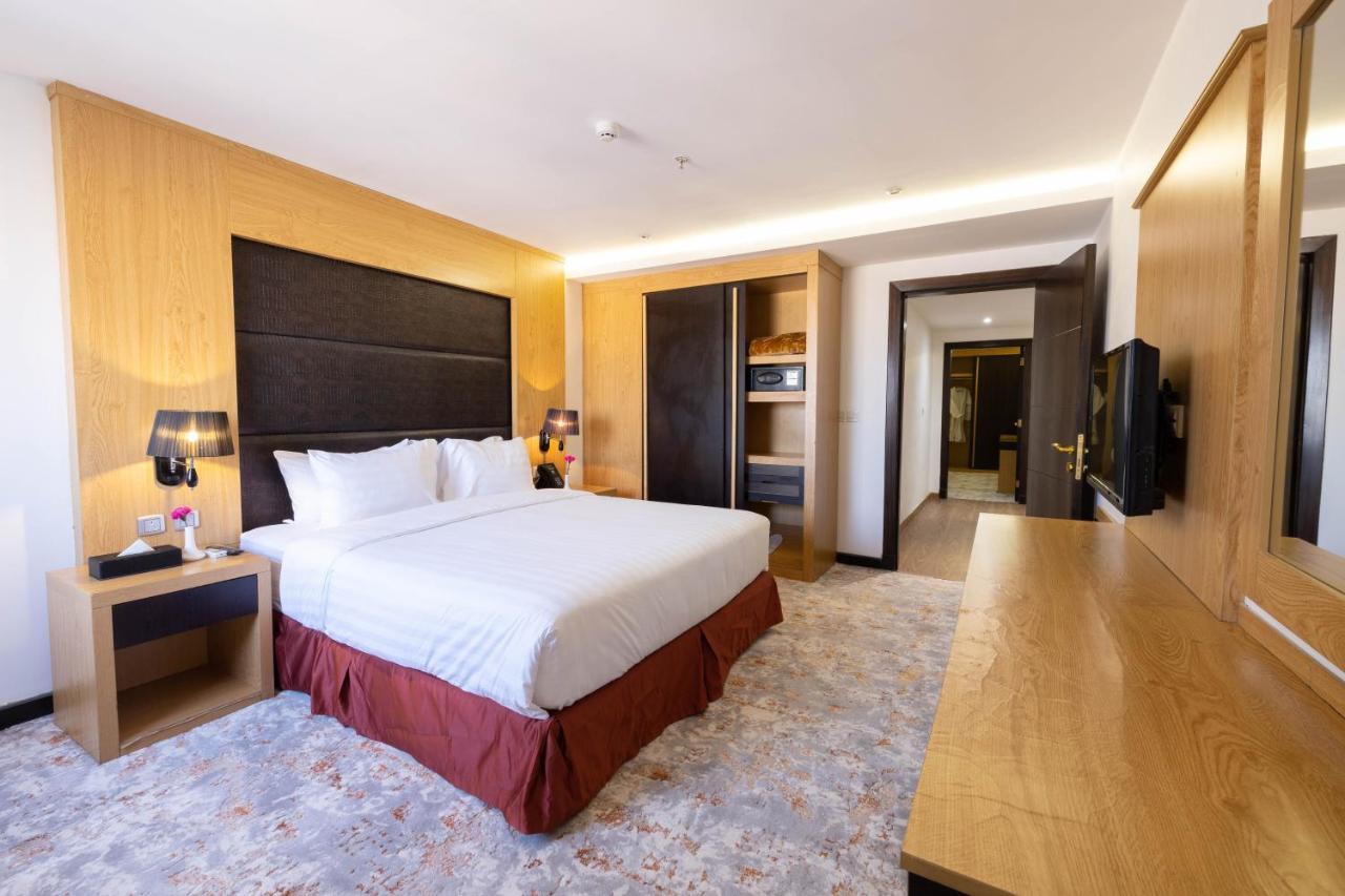 Mira Business Hotel Riad Exterior foto
