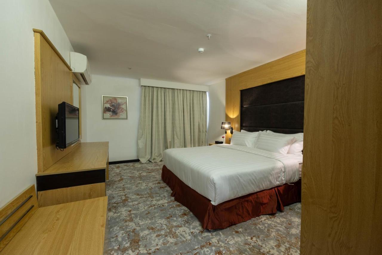 Mira Business Hotel Riad Exterior foto