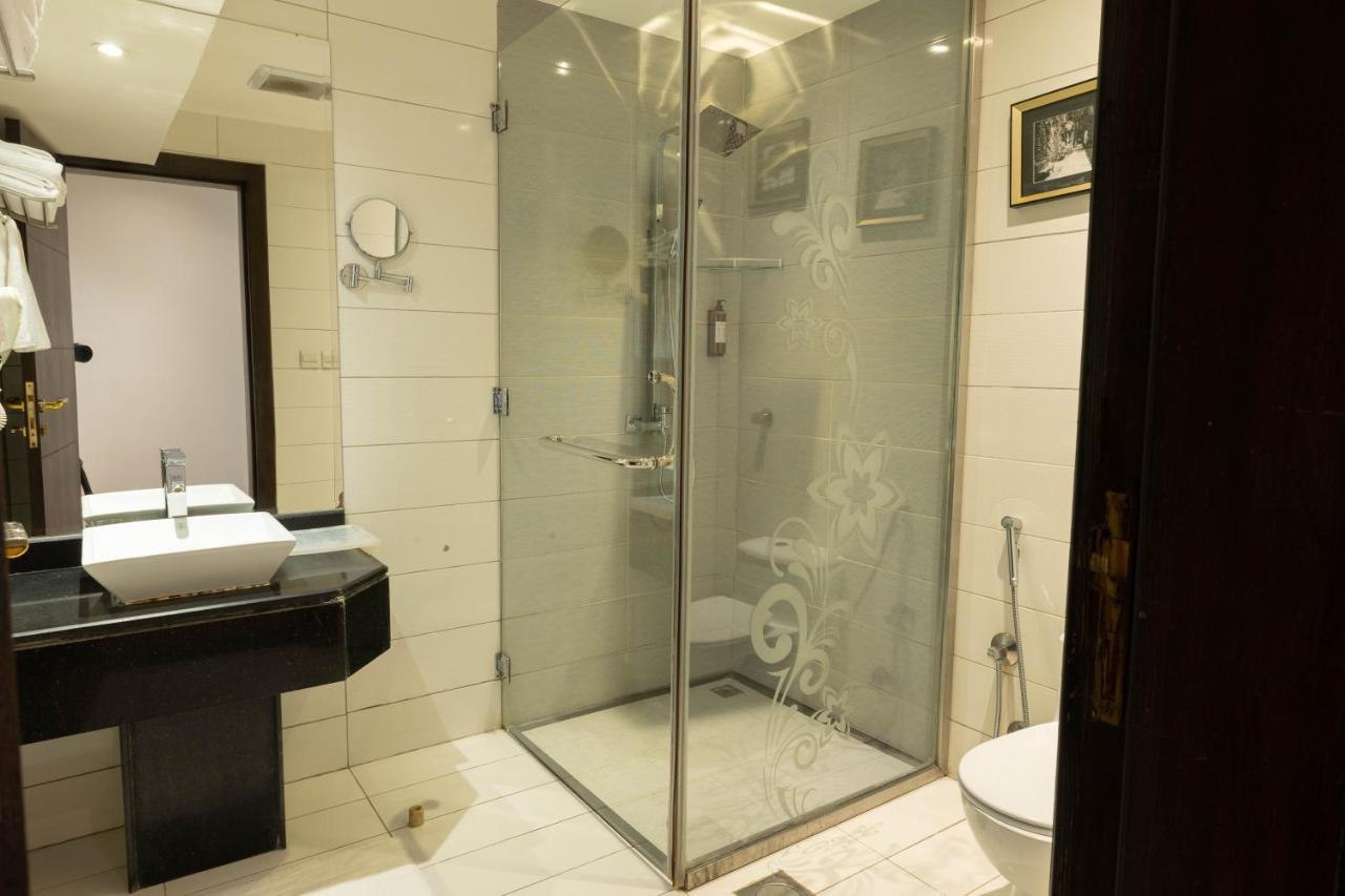 Mira Business Hotel Riad Exterior foto